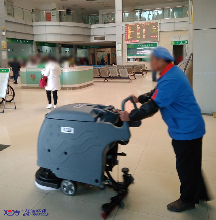 醫(yī)院大廳保潔，醫(yī)院手推式洗地機